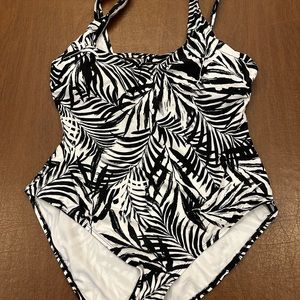 Ocean Pacific Ladies bathing suit Swimsuit one piece black white  size XXL NWT